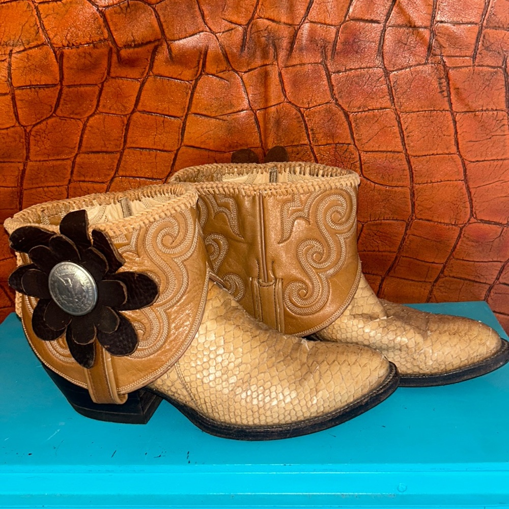 Western vintage booty with snake skin
